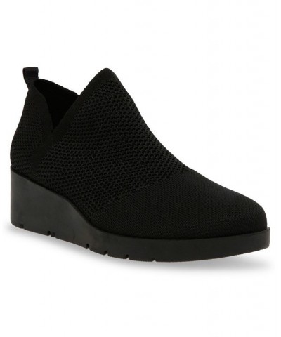 Women's Quincy Sneakers Black $53.46 Shoes